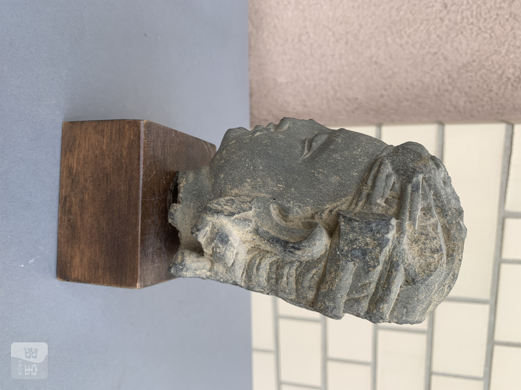 A GREY SCHIST HEAD OF A BODHISATTVA - 图9